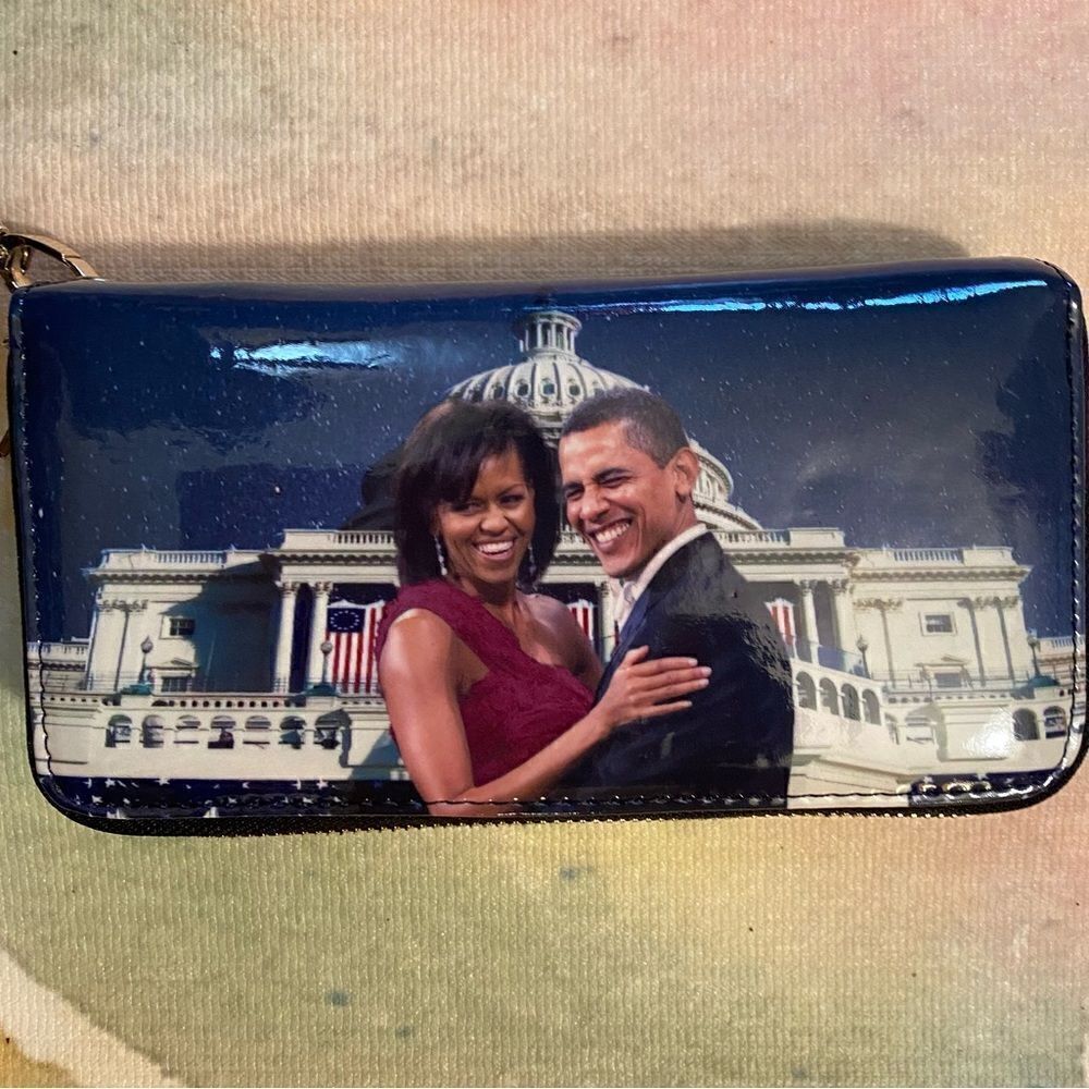 🍁 Michelle Obama post inaugural wallet in vinyl with multi compartments